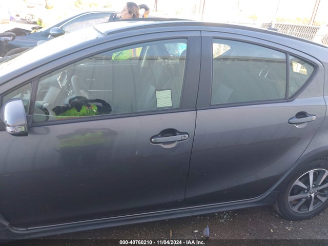Toyota Prius C Two 2018 JTDKDTB32J1601184 Image 15