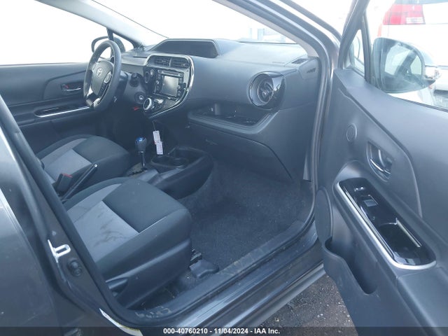 JTDKDTB32J1601184 Toyota Prius C Two