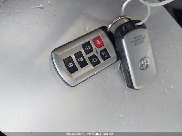 5TDYZ3DC1HS858701 Toyota Sienna Xle/limited