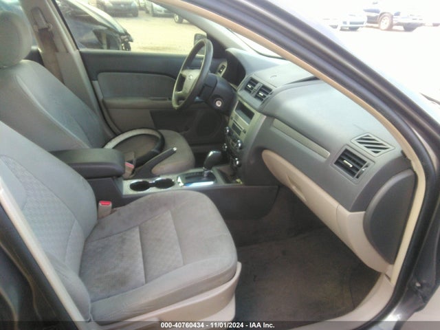 40760434 :رقم المزاد ، 3FAHP0HA3BR185178 vin ، 2011 Ford Fusion Se مزاد بيع