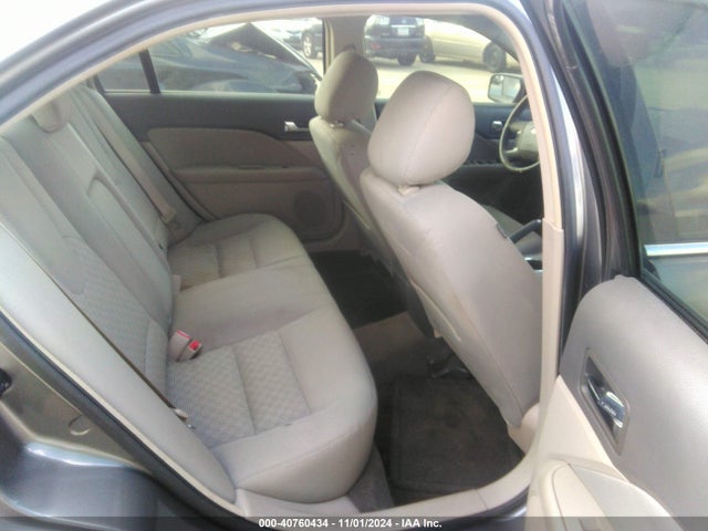 40760434 :رقم المزاد ، 3FAHP0HA3BR185178 vin ، 2011 Ford Fusion Se مزاد بيع