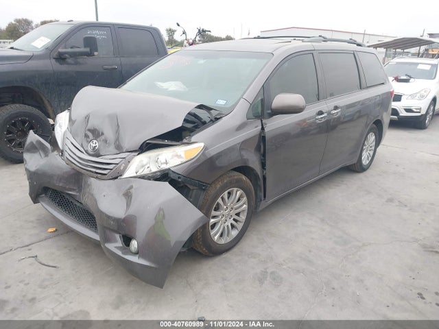 Toyota Sienna Xle 8 Passenger 2015 5TDYK3DCXFS636479 Image 2