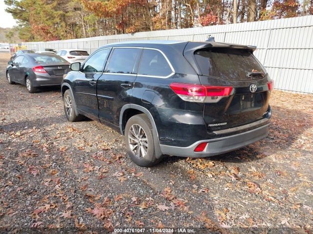 Toyota Highlander Xle 2017 5TDJZRFHXHS360445 Image 3