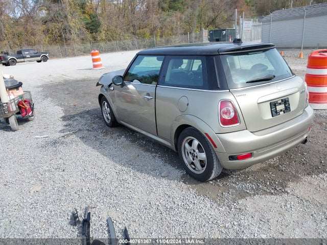 2011 MINI COOPER WMWSU3C5XBT097521 Photo 2