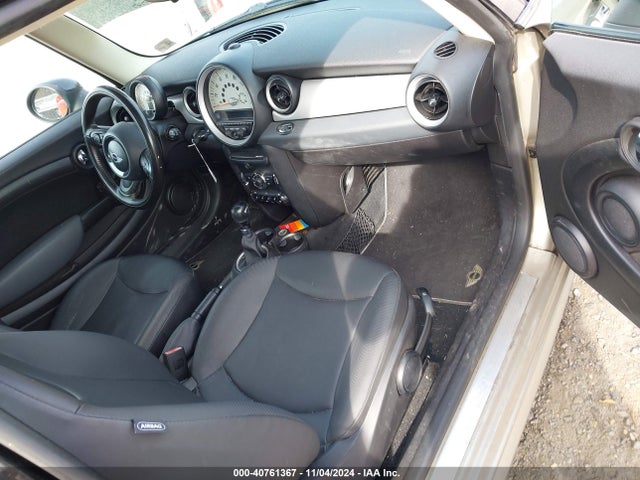 2011 MINI COOPER WMWSU3C5XBT097521 Photo 4