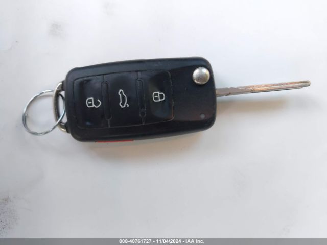 1VWAT7A35FC100550 Volkswagen Passat 1.8t Wolfsburg Edition