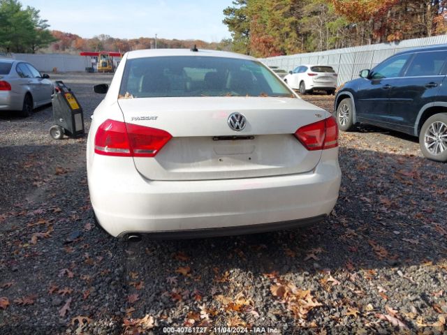 1VWAT7A35FC100550 Volkswagen Passat 1.8t Wolfsburg Edition