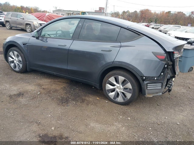 2023 TESLA MODEL Y 7SAYGDED6PF947091 Photo 2