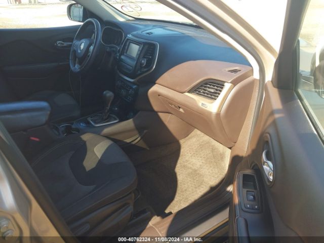 1C4PJMCS2EW310591 Jeep Cherokee Latitude