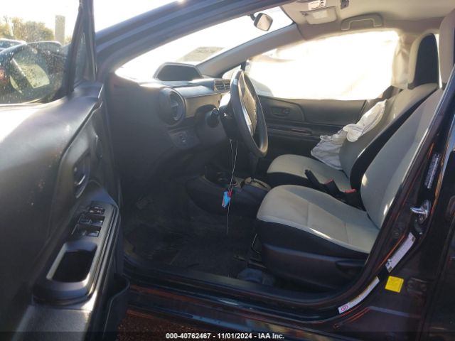 JTDKDTB35G1135520 Toyota Prius C One