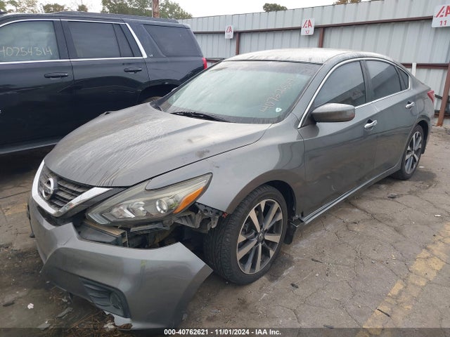 Nissan Altima 2.5 Sr 2017 1N4AL3AP8HC249137 Image 2