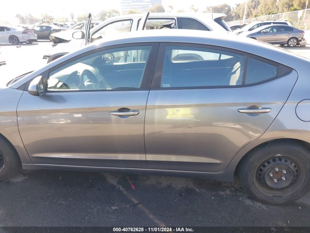 Hyundai ELANTRA SE 2019 5NPD74LF4KH405241 Image 14