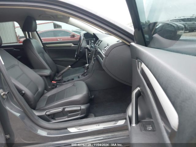1VWAT7A33GC037028 Volkswagen Passat 1.8t R-line