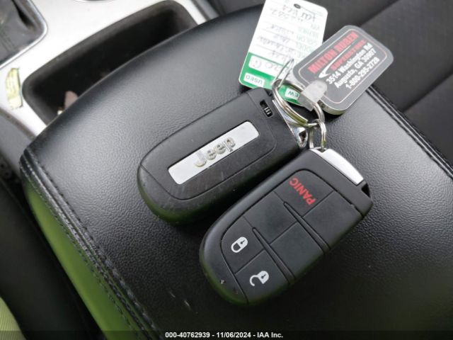1C4RJEAG5JC412332 Jeep Grand Cherokee Laredo E 4x2