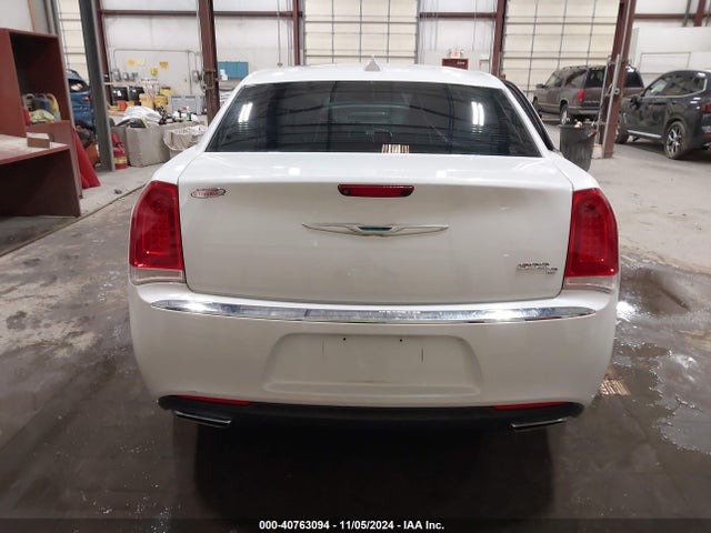 Chrysler 300C 2015 2C3CCAET2FH763434 Image 16