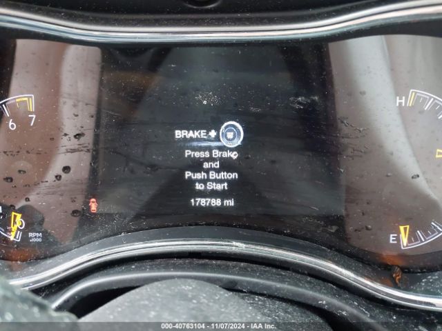 1C4RJFAG8JC166673 Jeep Grand Cherokee Laredo 4x4
