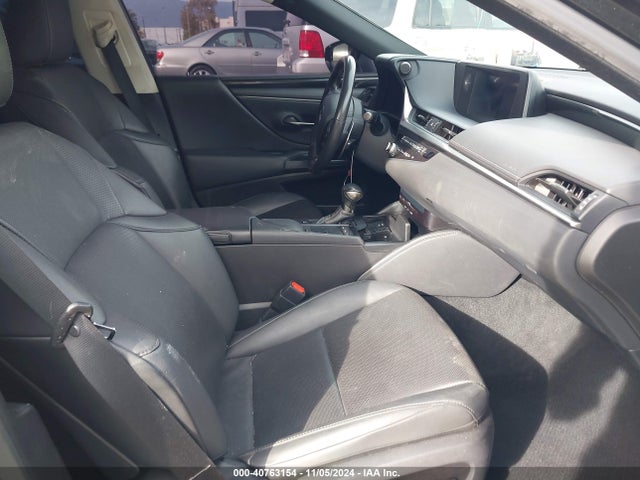 58ACA1C16MU009695 Lexus ES 300H