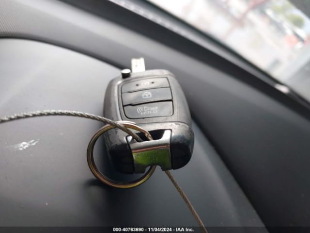 KMHRB8A33MU090957 Hyundai Venue Se
