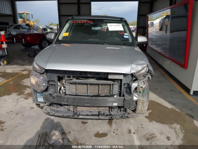 KMHRB8A33MU090957 Hyundai Venue Se
