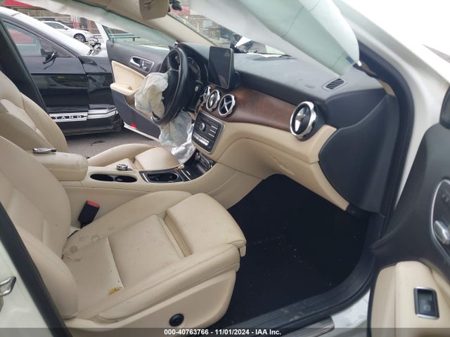 WDCTG4EB1KJ550485 Mercedes-Benz GLA 250