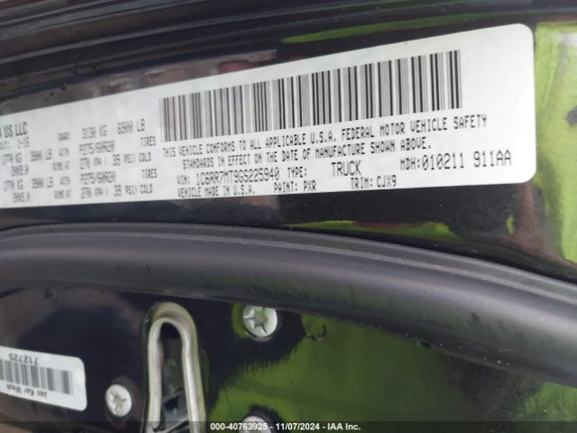1C6RR7MT9GS225940 RAM 1500 Sport