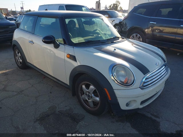 2008 MINI COOPER WMWMF33518TT66713 Photo 0