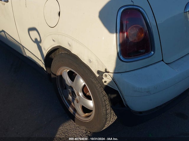 2008 MINI COOPER WMWMF33518TT66713 Photo 5