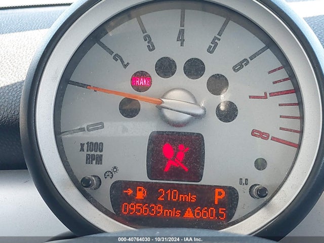 2008 MINI COOPER WMWMF33518TT66713 Photo 6
