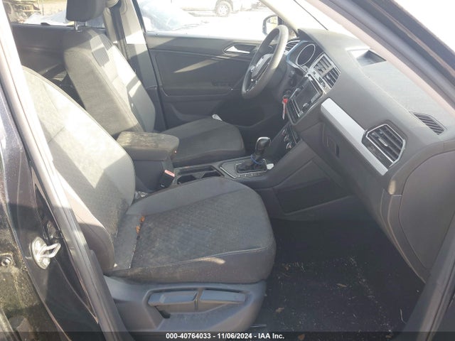 3VV1B7AX6JM151055 Volkswagen Tiguan 2.0t S