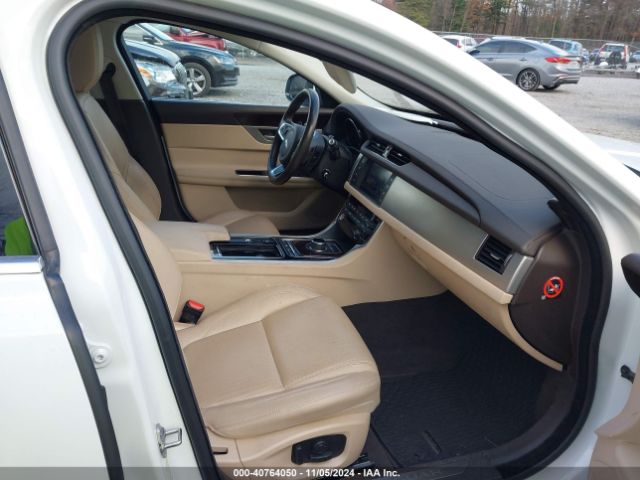2018 JAGUAR XF SAJBK4FX2JCY64564 Photo 4