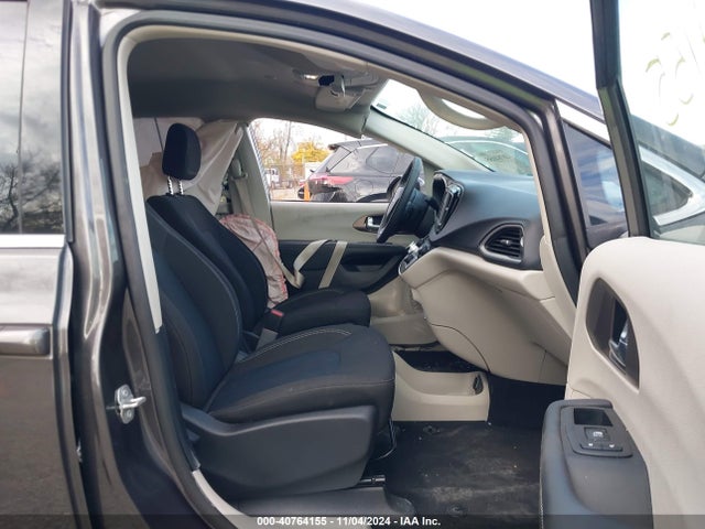 2C4RC1CG6PR549201 Chrysler Voyager Lx
