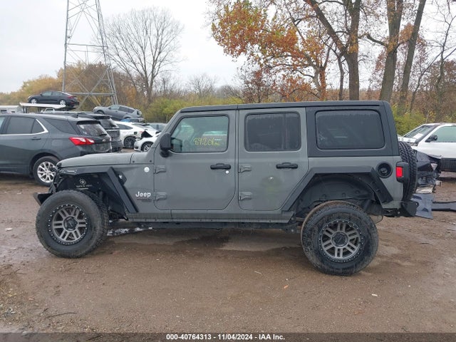 1C4HJXDG0JW297642 Jeep Wrangler Unlimited Sport S 4x4