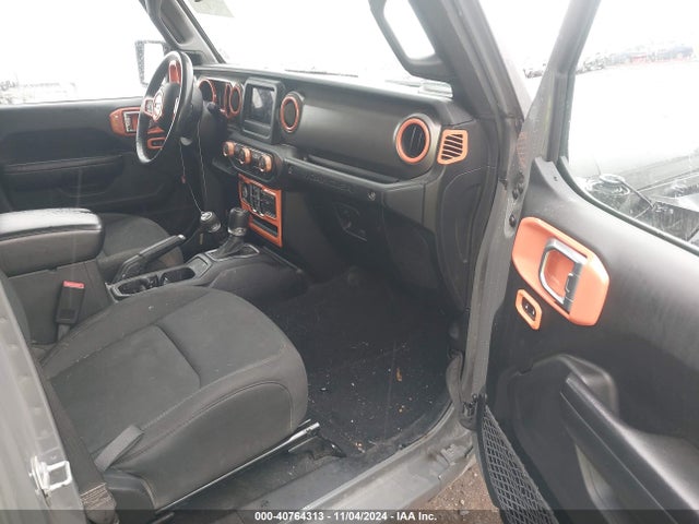 1C4HJXDG0JW297642 Jeep Wrangler Unlimited Sport S 4x4