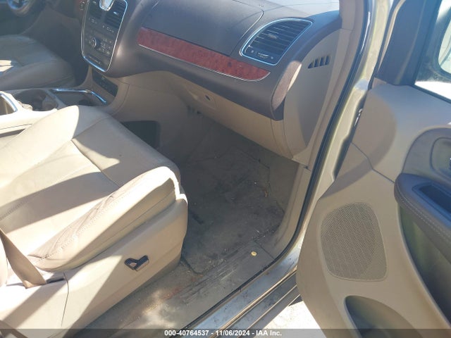 2C4RC1GG7ER164298 Chrysler Town & Country Limited