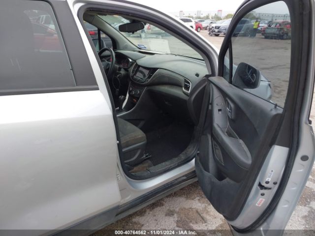 KL7CJKSB8JB708729 Chevrolet TRAX LS