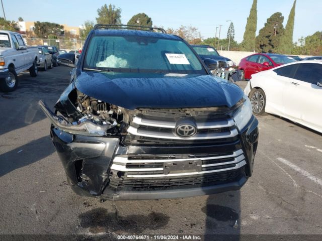 5TDZARFH5KS056067 Toyota Highlander Le