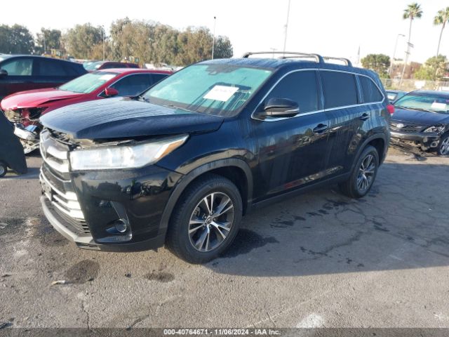 5TDZARFH5KS056067 Toyota Highlander Le