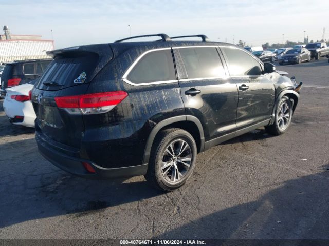 5TDZARFH5KS056067 Toyota Highlander Le