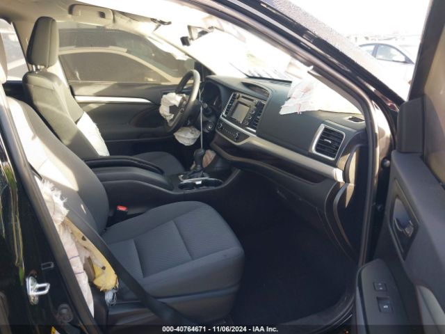 5TDZARFH5KS056067 Toyota Highlander Le