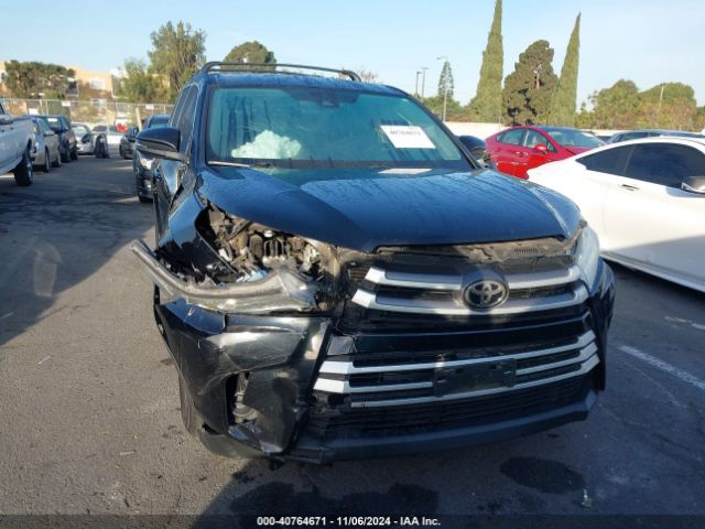5TDZARFH5KS056067 Toyota Highlander Le