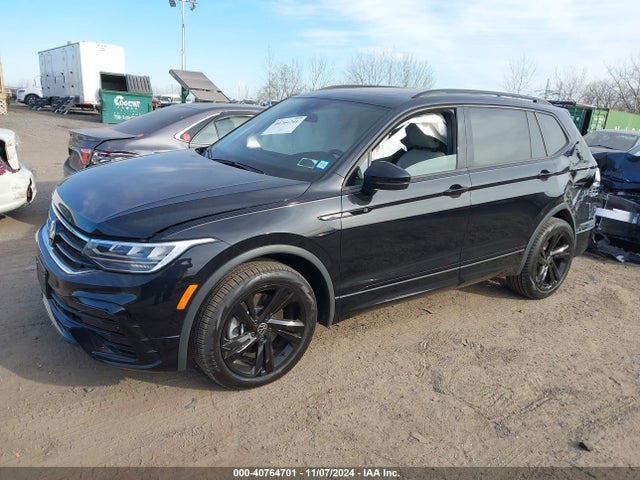 3VV8B7AX2RM057989 Volkswagen Tiguan 2.0t Se R-line Black