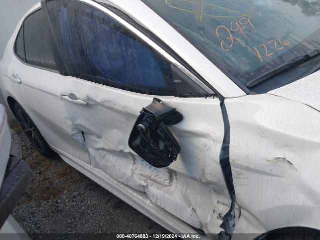 4T1B11HK2JU049157 Toyota CAMRY SE