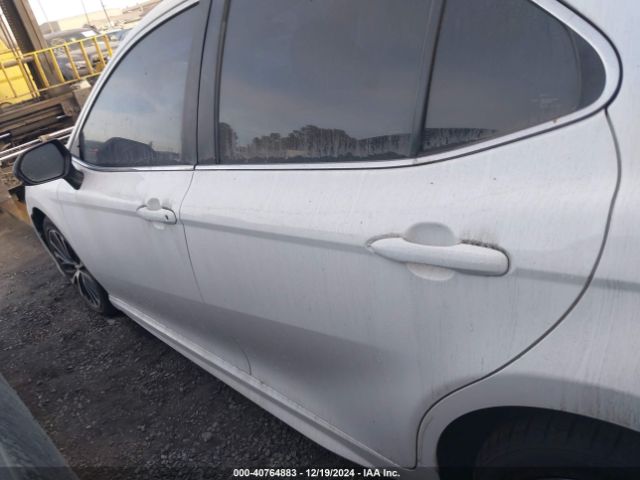4T1B11HK2JU049157 Toyota CAMRY SE
