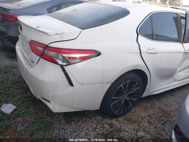 4T1B11HK2JU049157 Toyota CAMRY SE