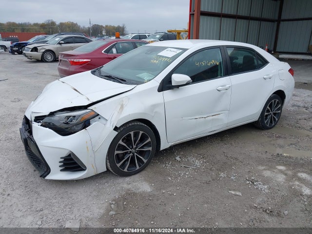 Toyota COROLLA SE 2017 5YFBURHE6HP688380 Image 2