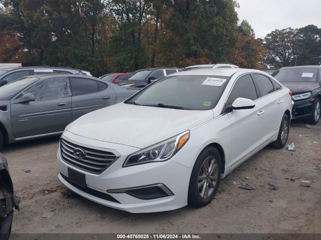 Hyundai SONATA SE 2017 5NPE24AF5HH552893 Image 2