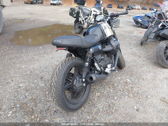 2022 MOTO GUZZI V7 ZGUKZUA07NM000840 Photo 3