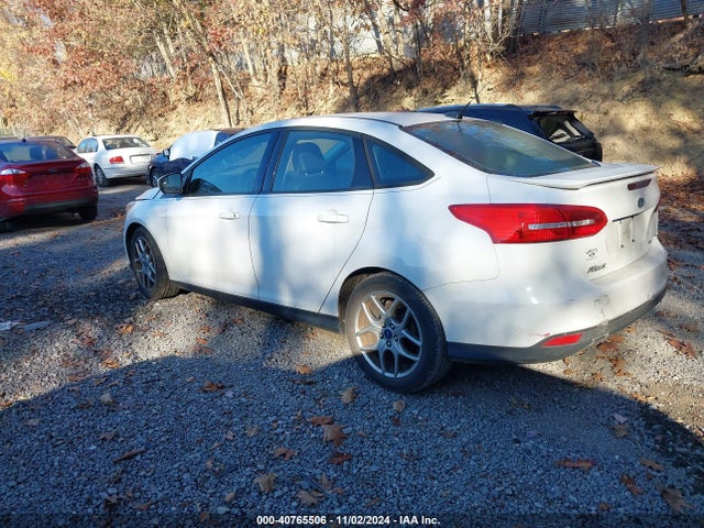 Ford FOCUS SE 2015 1FADP3F20FL253730 Image 3