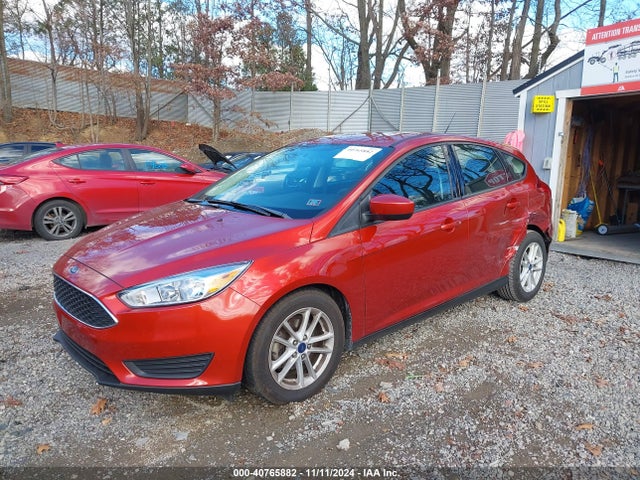 Ford FOCUS SE 2018 1FADP3K2XJL310076 Image 2