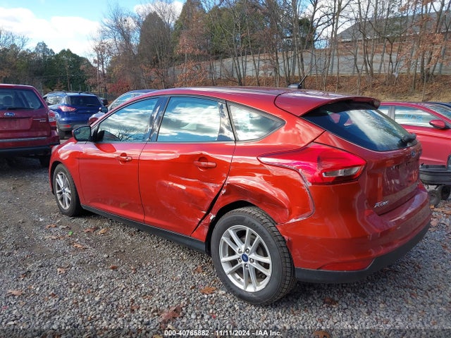 Ford FOCUS SE 2018 1FADP3K2XJL310076 Image 3